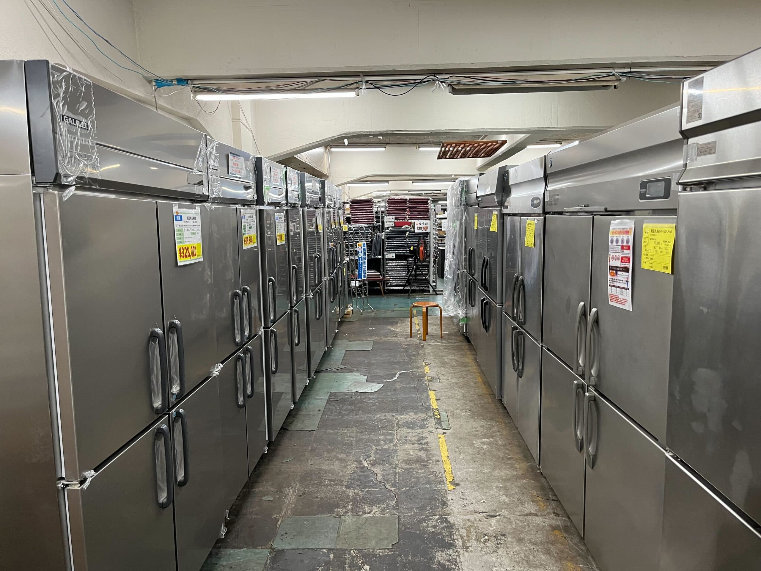 冷蔵庫売り場-Kenshi-Yamashita-