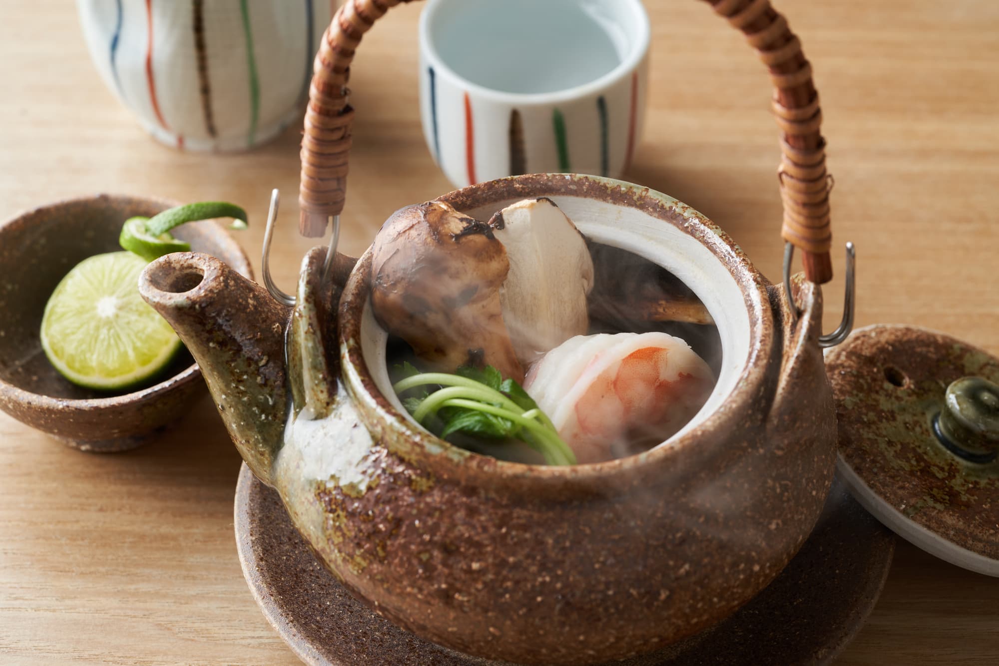 秋の味覚を楽しむ！！秋が旬の食材を使用した「松茸の土瓶蒸し