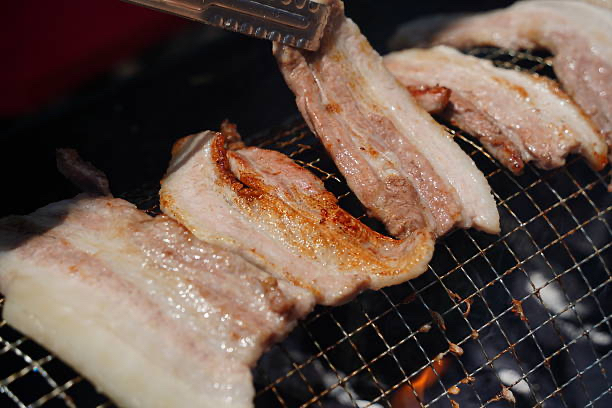 香ばしい旨味とジューシーな脂が楽しめる！韓国発祥「サムギョプサル」について解説！